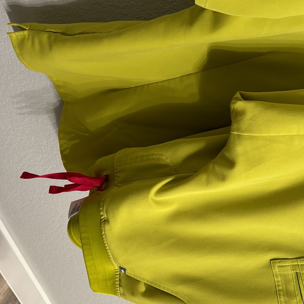 FIGS Women's Scrub Set in Chartreuse Yellow - Picture 5 of 5